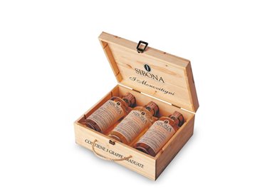 Distilleria Sibona - Confezione Regalo Valigetta  con Grappe graduate Moscato, Barbera, Arneis (3x50cl)