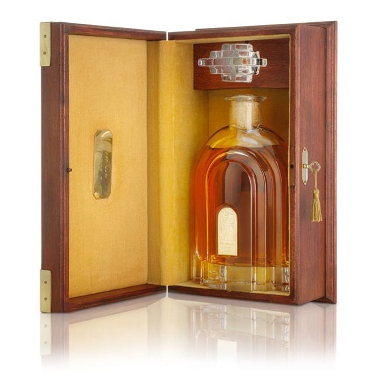 Grappa di Barolo 30 anni Cristallo Oro - Distilleria Santa Teresa Fratelli Marolo 0,70 l. Grappa di Barolo 30 anni Cristallo Oro - Distilleria Santa Teresa Fratelli Marolo 0,70 l.