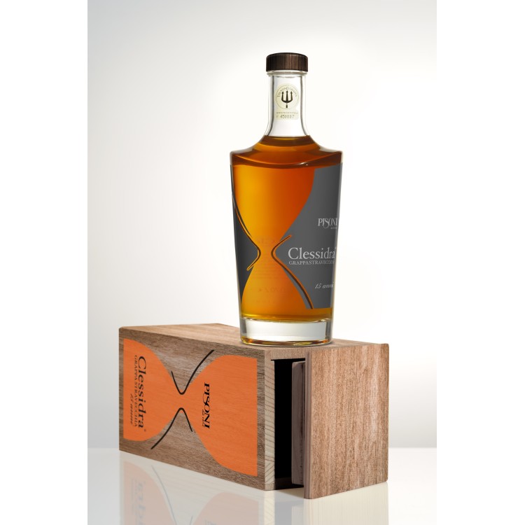 Distilleria Pisoni - Grappa Clessidra invecchiata 15 anni (confezione in legno) 70cl 50° Distilleria Pisoni - Grappa Clessidra invecchiata 15 anni (confezione in legno) 70cl 50°